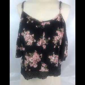 Full Tilt Flowery Cold Shoulders Top Sz M